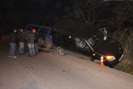 Ereğli'de iki araç kafa kafaya çarpıştı: 4 yaralı