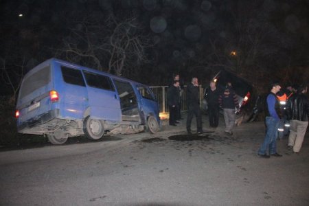 Ereğli'de iki araç kafa kafaya çarpıştı: 4 yaralı