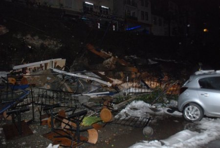 Ereğli'de İstinat Duvarı Araçların Üzerine Çöktü