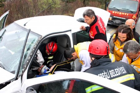 Ereğli’de otomobiller çarpıştı: 1 ölü, 1 yaralı