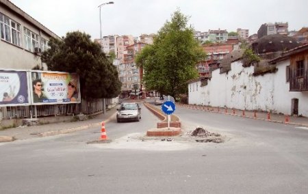 Ereğli'de refüj düzenleme çalışmaları sürüyor