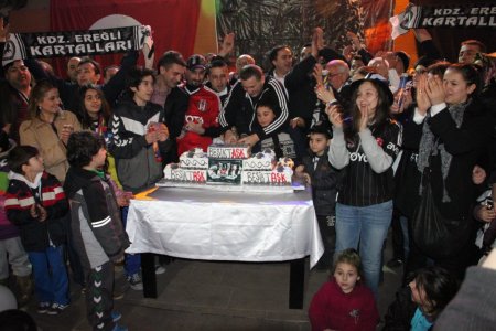 Ereğlili BJK'lı taraftarları takımlarını kuruluş yıldönümünü kutladı