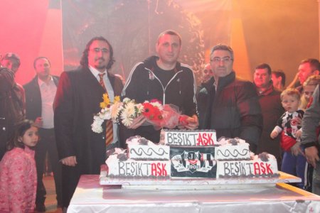 Ereğlili BJK'lı taraftarları takımlarını kuruluş yıldönümünü kutladı