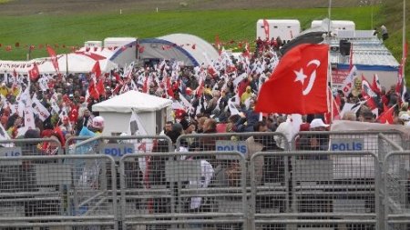 Ergenekon davası: Eylemciler Silivri'ye gelmeye başladı