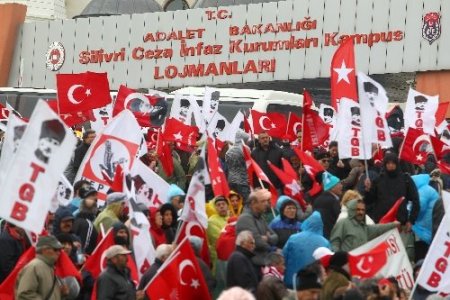 Ergenekon davası: Eylemciler Silivri'ye gelmeye başladı