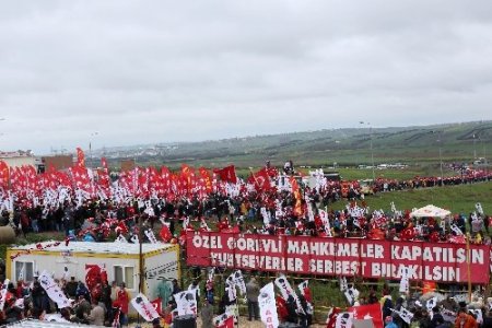 Ergenekon davası: Eylemciler Silivri'ye gelmeye başladı