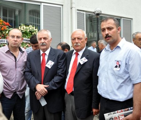 Ergenekon Davası Tutuklusu Ağabeyinin Cenaze Törenine Katıldı