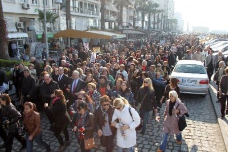 Ergenekon Sanığı Chp’li Milletvekili Balbay İçin 'Bin Karanfil" Eylemi Yapıldı