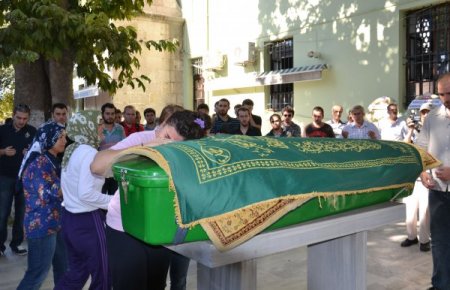 Ergenekon sanığı Yarbay Dönmez, oğlunun cenazesine katıldı (2)