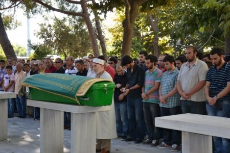 Ergenekon sanığı Yarbay Dönmez, oğlunun cenazesine katıldı (2)