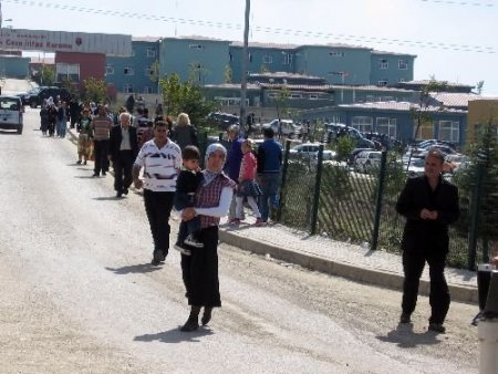 Ergenekon Sanıkları Açık Görüşte Yakınlarıyla Biraraya Geldi