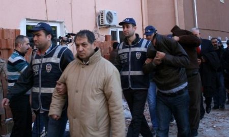 Ergenekon Sanıklarıyla Bağlantılı Suç Örgütü Üyeleri Adliyeye Sevk Edildi