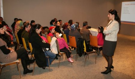 Ergenlik döneminde anne ve babanın çocukla kuracağı iletişim çok önemli