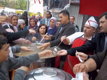 ERGİAD, 8 bin kişiye aşure dağıttı