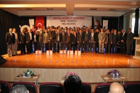 Ergin Koleji, Sayısal Bilimler Olimpiyatı'nda dereceye girenleri ödüllendirdi