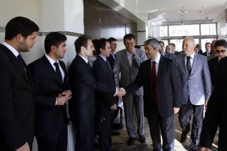 Ergün'den Medyaya Sitem: Kız Yünden Bıçaklanan Genç Manşet Ama Buluş Yapan Haber Olmuyor