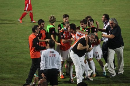 Eriş'ten taraftara tepki: Bu sabırsızlıktan bir vazgeçelim artık