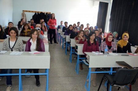 Erkek hemşireye vatandaş alışıyor