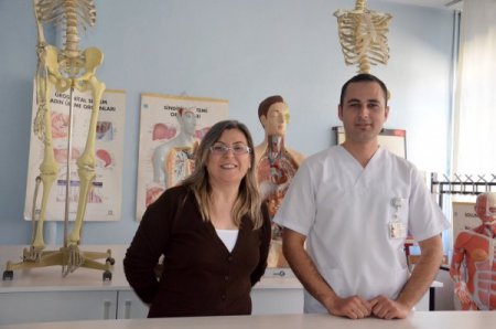 Erkek hemşireye vatandaş alışıyor