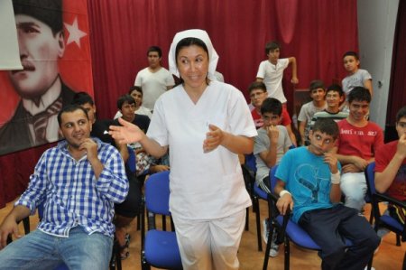 Erkek Yetiştirme Yurdu, tiyatro okulu gibi çalışıyor