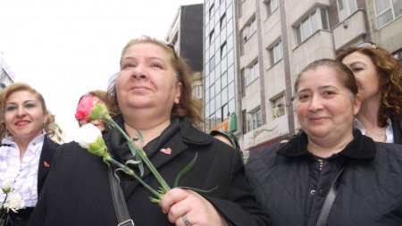 Erkekler, kadınlar için yürüdü