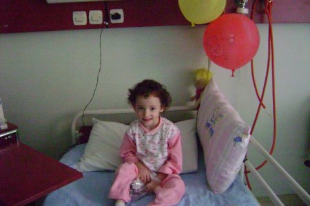 Erken dünyaya geldiği için 'yaşamaz' denilen minik Cansu, şimdi okullu oldu