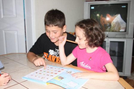 Erken dünyaya geldiği için 'yaşamaz' denilen minik Cansu, şimdi okullu oldu