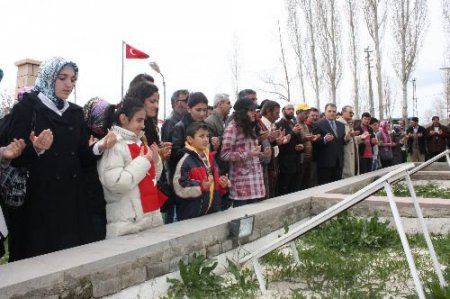 Ermeni Çeteleri Tarafından Katledilen 278 Türk, Mezarı Başında Anıldı