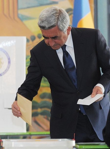 Ermeni Lider Sarkisyan, Parlamento Seçimlerinde Oyunu Kullandı