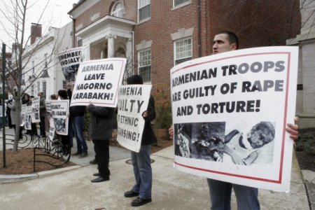 Ermenistan’ın ABD büyükelçiliği önünde Hocalı eylemi