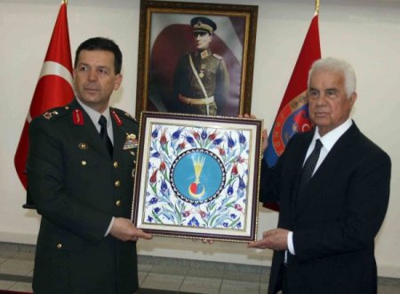 Eroğlu, Bursa Garnizon Komutanlığı bahçesine ağaç dikti