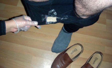 Eroini iç çamaşırına saklamış