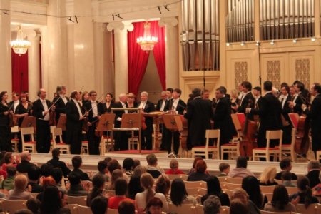 Erol Erdinç yönetimindeki orkestra Rusları büyüledi