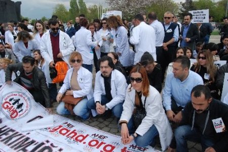 Ersin Arslan, adını taşıyan hastanenin önünde anıldı