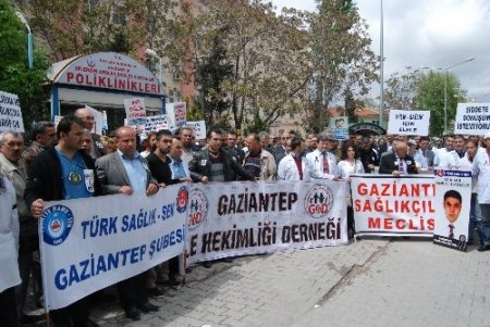 Ersin Arslan, adını taşıyan hastanenin önünde anıldı