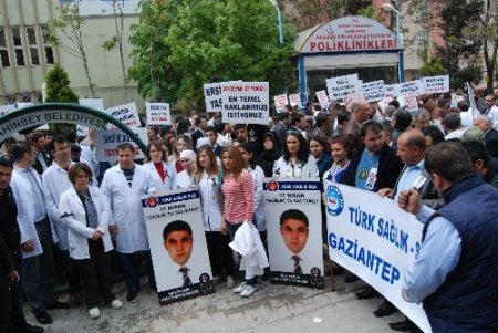 Ersin Arslan, adını taşıyan hastanenin önünde anıldı