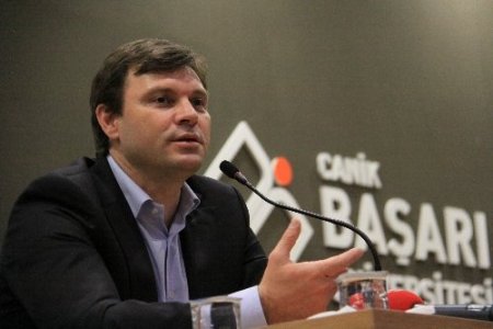Ertuğrul Sağlam: Futbol şiddeti, toplumu içinden çıkılmaz hale sürüklüyor