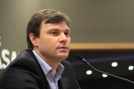 Ertuğrul Sağlam: Futbol şiddeti, toplumu içinden çıkılmaz hale sürüklüyor