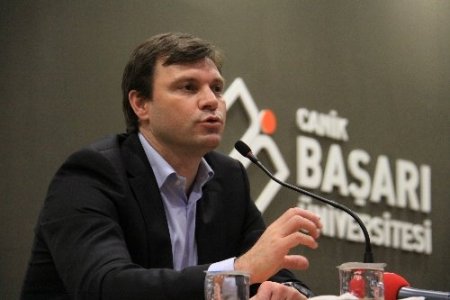 Ertuğrul Sağlam: Futbol şiddeti, toplumu içinden çıkılmaz hale sürüklüyor