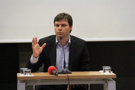 Ertuğrul Sağlam: Futbol şiddeti, toplumu içinden çıkılmaz hale sürüklüyor