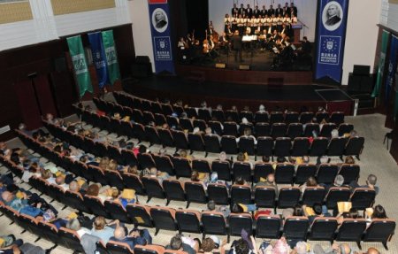 Ertuğrul ve Aslıhan Erkişi çifti Bursa'da sahne aldı