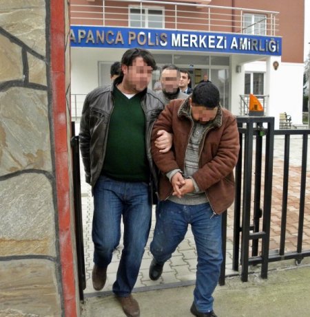 'Erzak verereceğiz' diyerek kandırdıkları yaşlıları soyan 2 şüpheli yakalandı