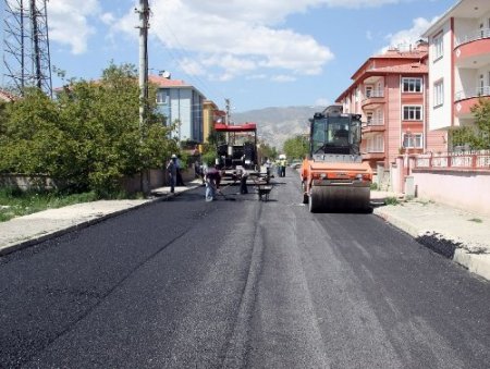 Erzincan Belediyesi asfalt çalışmalarına devam ediyor