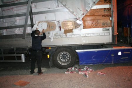 Erzincan Emniyeti 131 bin paket kaçak sigara ele geçirdi
