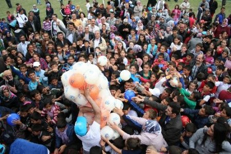 Erzincan İl Emniyet Müdürlüğü'nün uçurtma şenliğinde izdiham yaşandı