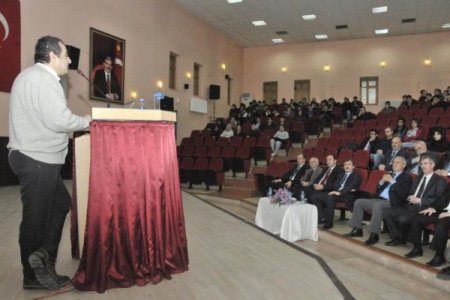 Erzincan Üniversitesi'nde 'Çin'de Türk Dilleri' Konferansı
