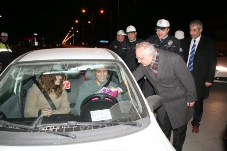 Erzincan Valisi Yenigün, yeni yılın ilk dakikalarında trafik denetimine katıldı