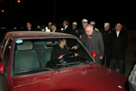 Erzincan Valisi Yenigün, yeni yılın ilk dakikalarında trafik denetimine katıldı