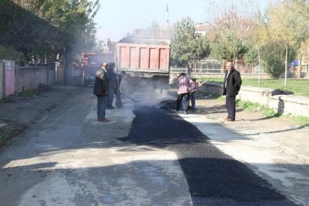 Erzincan'da asfalt çalışmaları aralıksız devam ediyor
