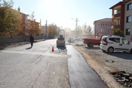 Erzincan'da asfalt çalışmaları aralıksız devam ediyor